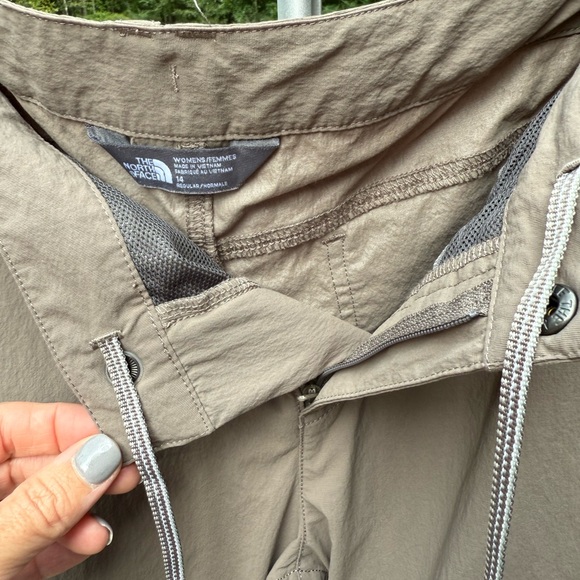 The North Face Women’s Tan Convertible Cargo Pants Size 14 - Picture 6 of 12